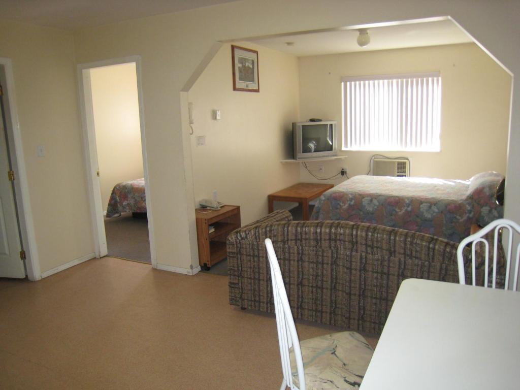 Fraser Bridge Inn And Rv Park Quesnel Extérieur photo