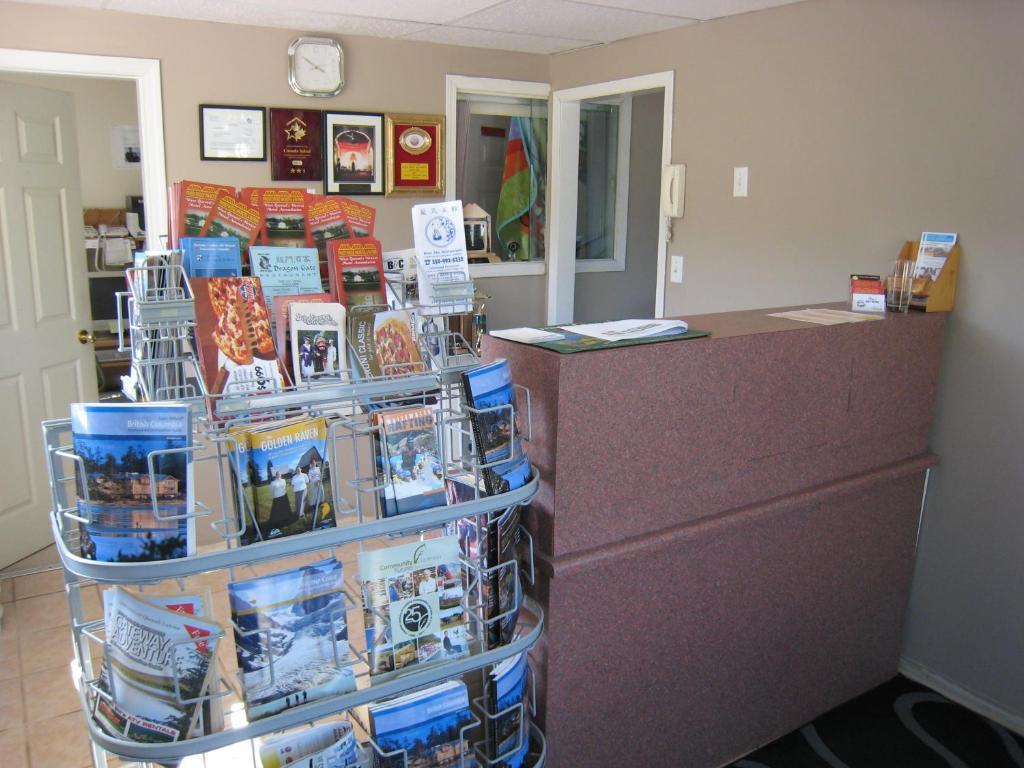 Fraser Bridge Inn And Rv Park Quesnel Extérieur photo